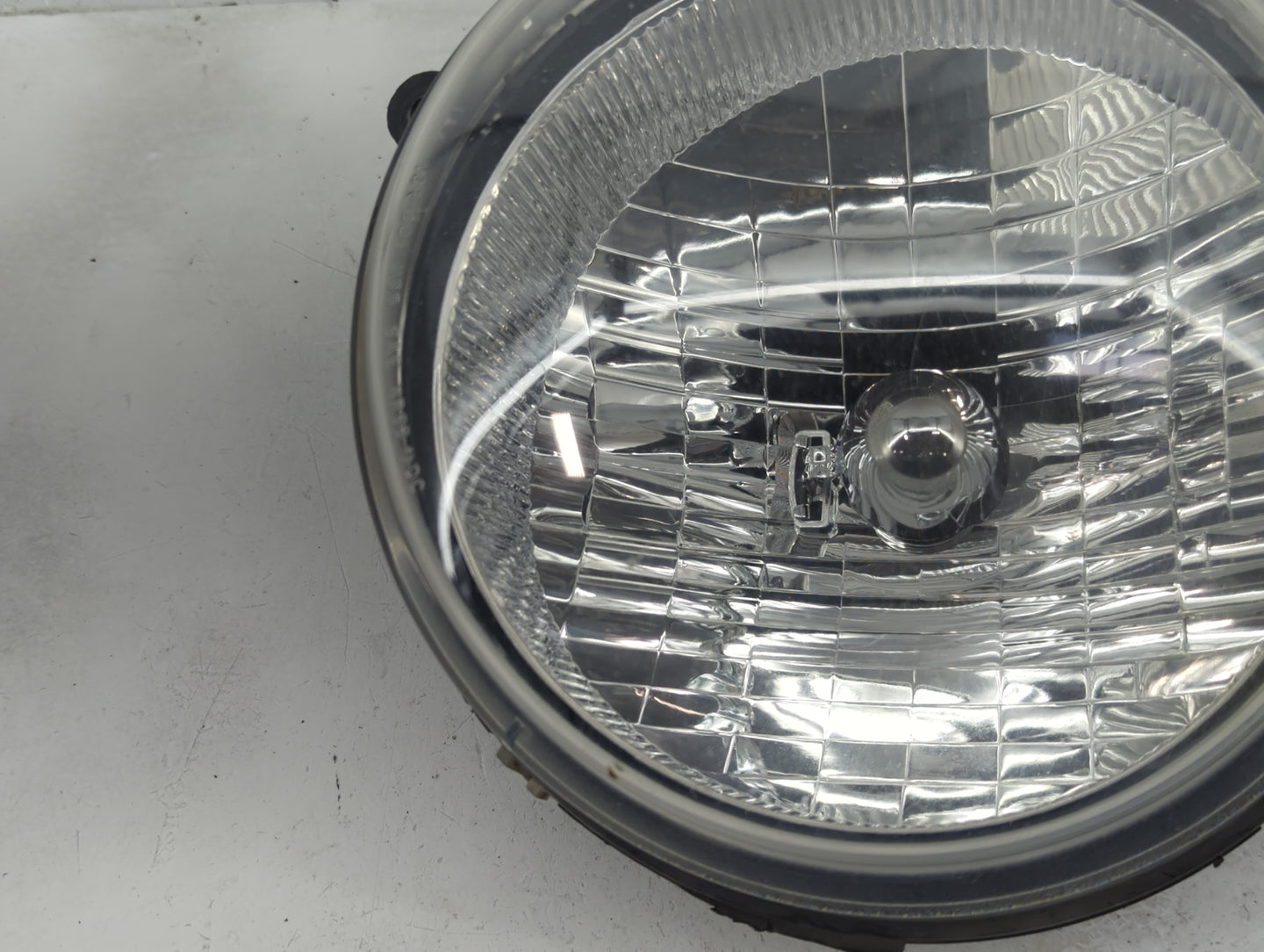 2002-2004 Jeep Liberty Driver Left Oem Head Light Headlight Lamp - Oemusedautoparts1.com