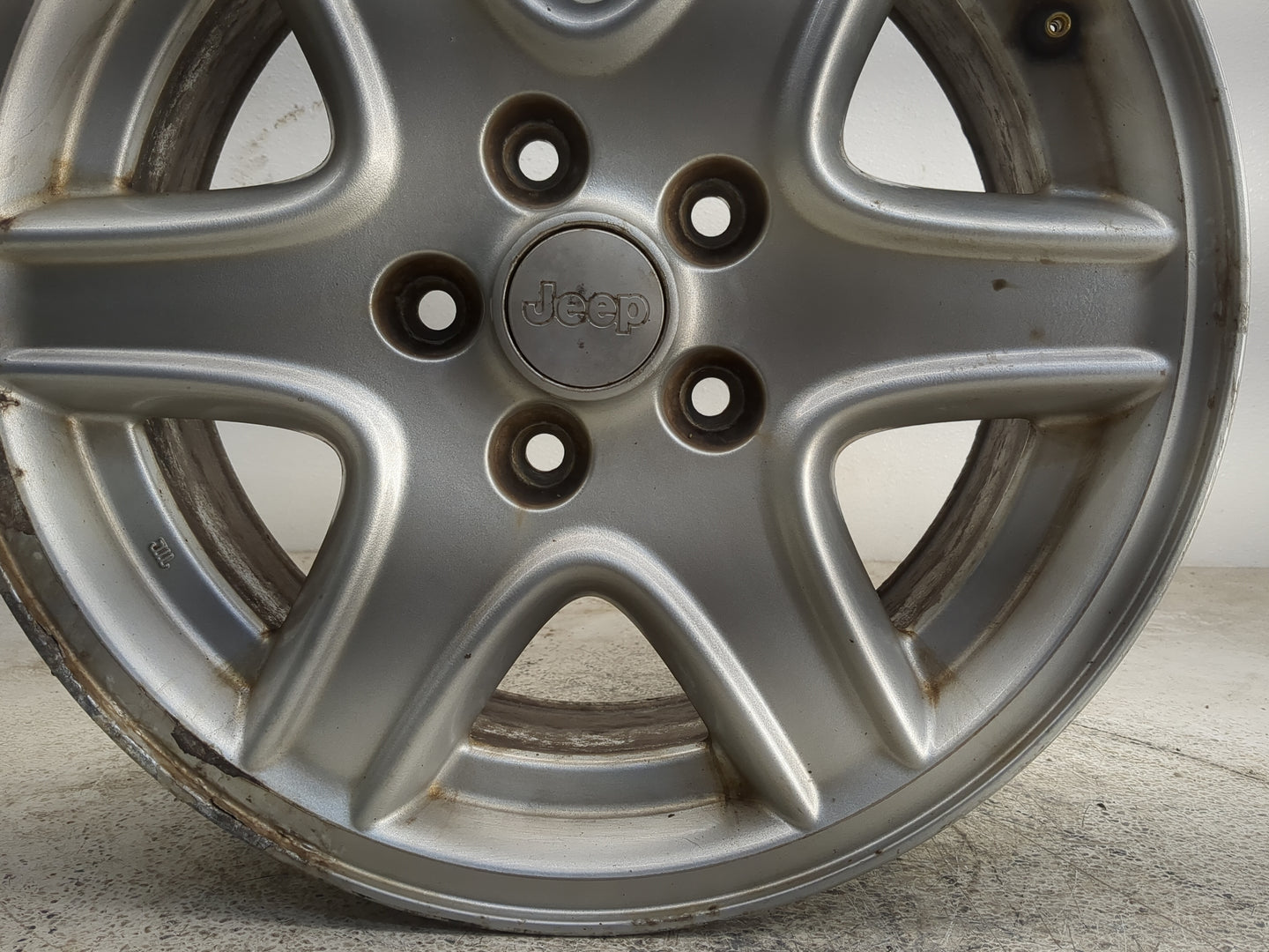 2002-2004 Jeep Liberty Oem Wheel Rim 1290594 - Oemusedautoparts1.com