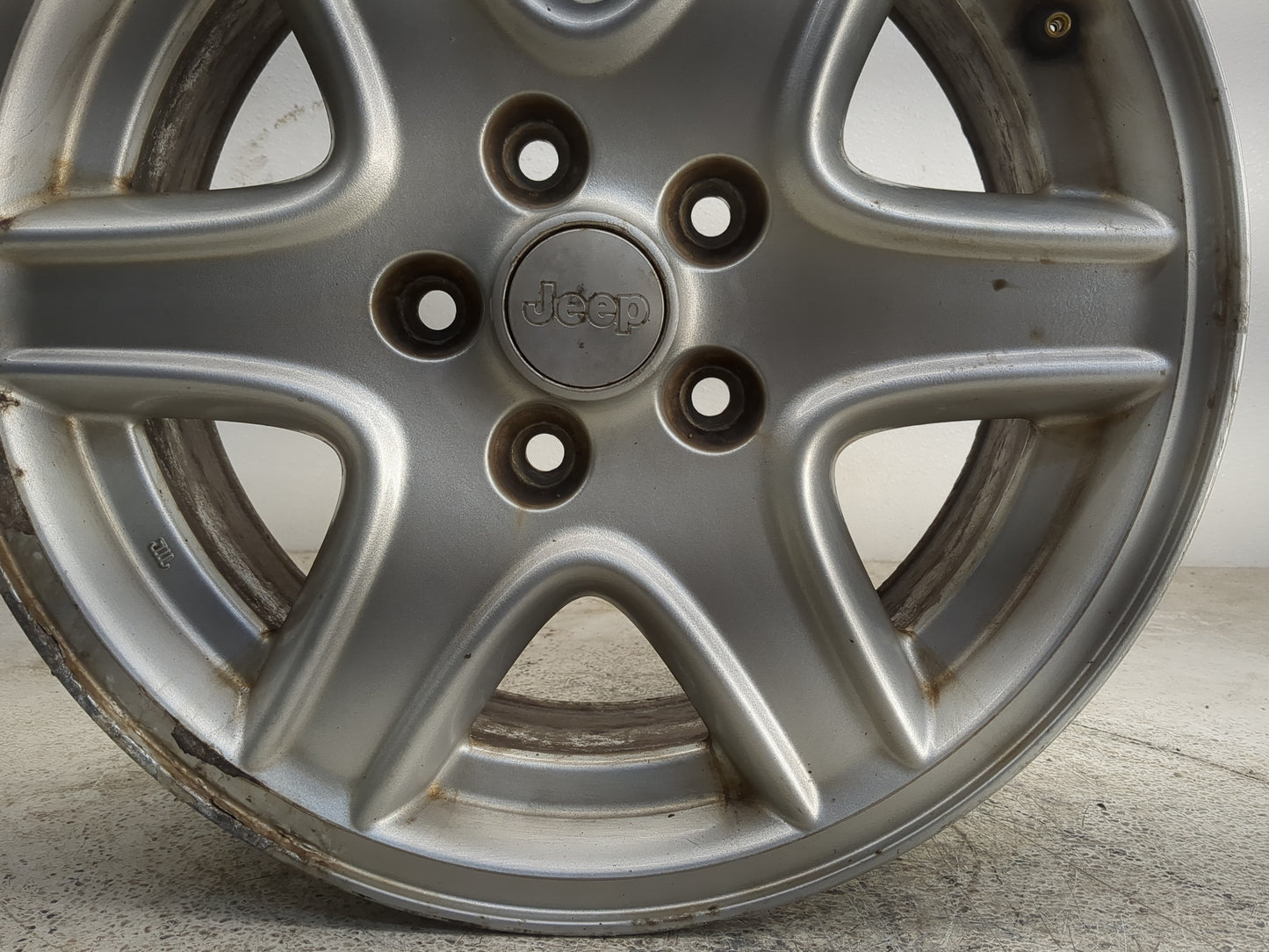2002-2004 Jeep Liberty Oem Wheel Rim 1290594 - Oemusedautoparts1.com