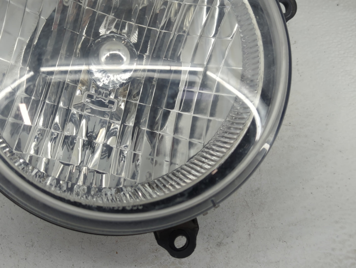 2004 Jeep Liberty Passenger Right Oem Fog Light Lamp - Oemusedautoparts1.com