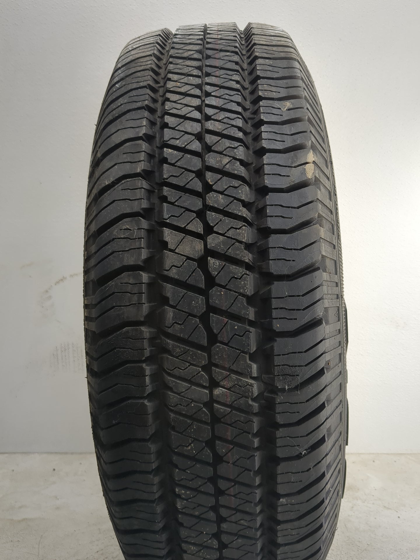 Used Tire P235/70R16 GOODYEAR WRANGLER SR-A 104S - Tread Depth 14.5/32 - Oemusedautoparts1.com
