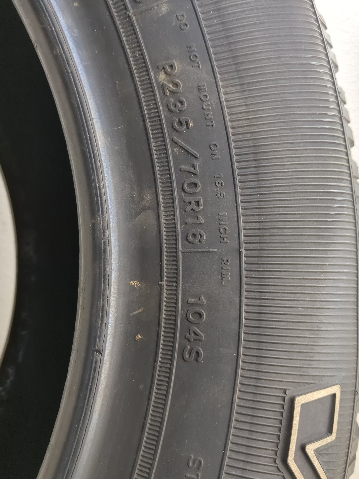 Used Tire P235/70R16 GOODYEAR WRANGLER SR-A 104S - Tread Depth 14.5/32 - Oemusedautoparts1.com