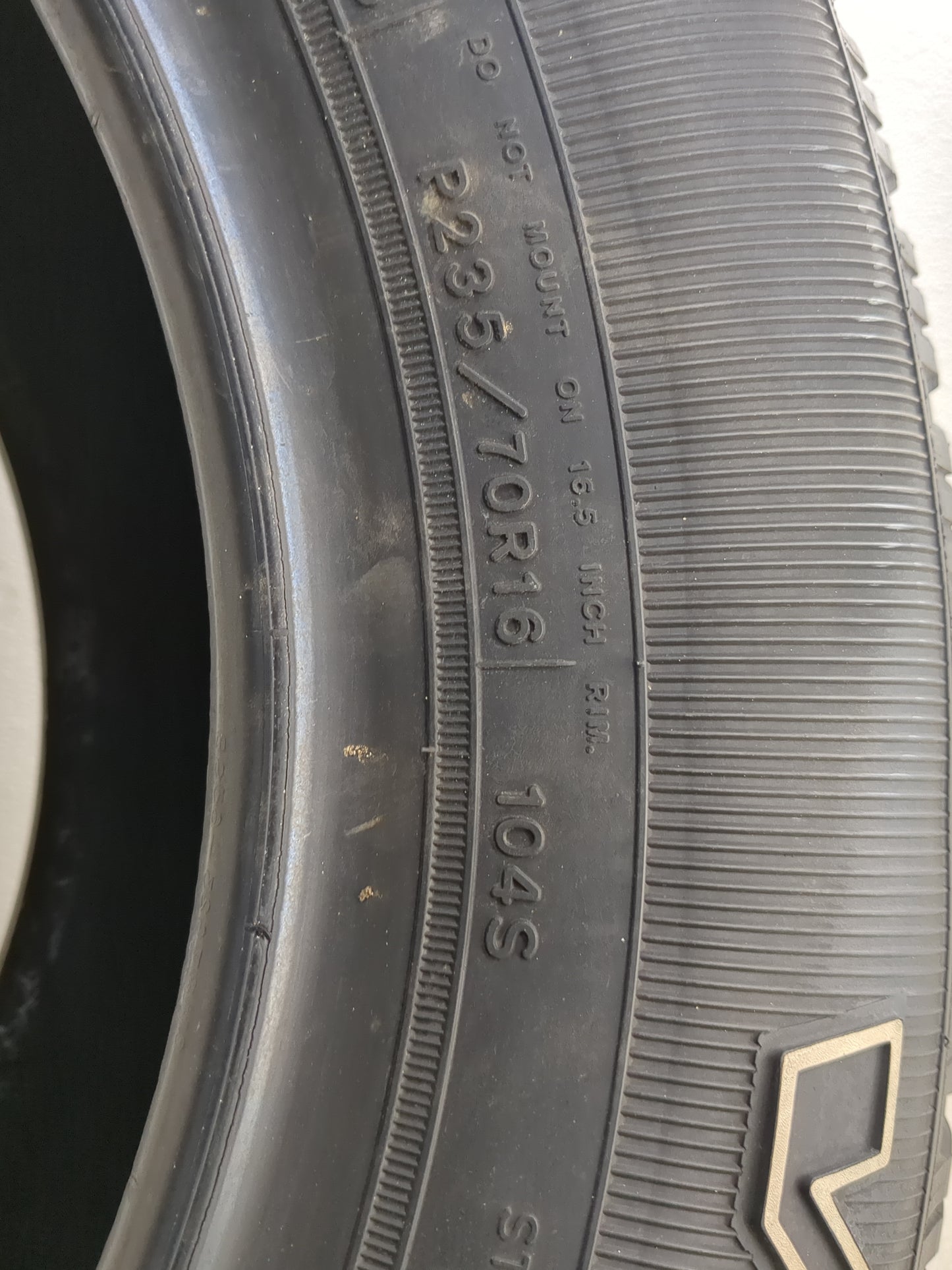 Used Tire P235/70R16 GOODYEAR WRANGLER SR-A 104S - Tread Depth 14.5/32 - Oemusedautoparts1.com
