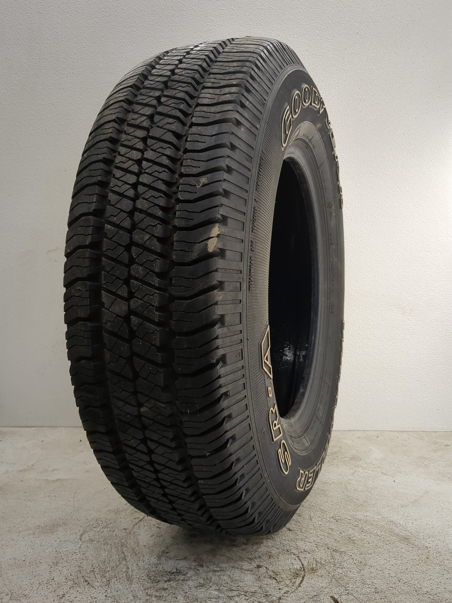 Used Tire P235/70R16 GOODYEAR WRANGLER SR-A 104S - Tread Depth 14.5/32 - Oemusedautoparts1.com