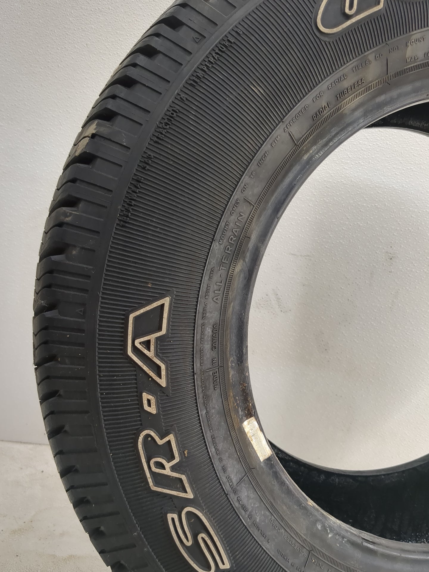 Used Tire P235/70R16 GOODYEAR WRANGLER SR-A 104S - Tread Depth 14.5/32 - Oemusedautoparts1.com