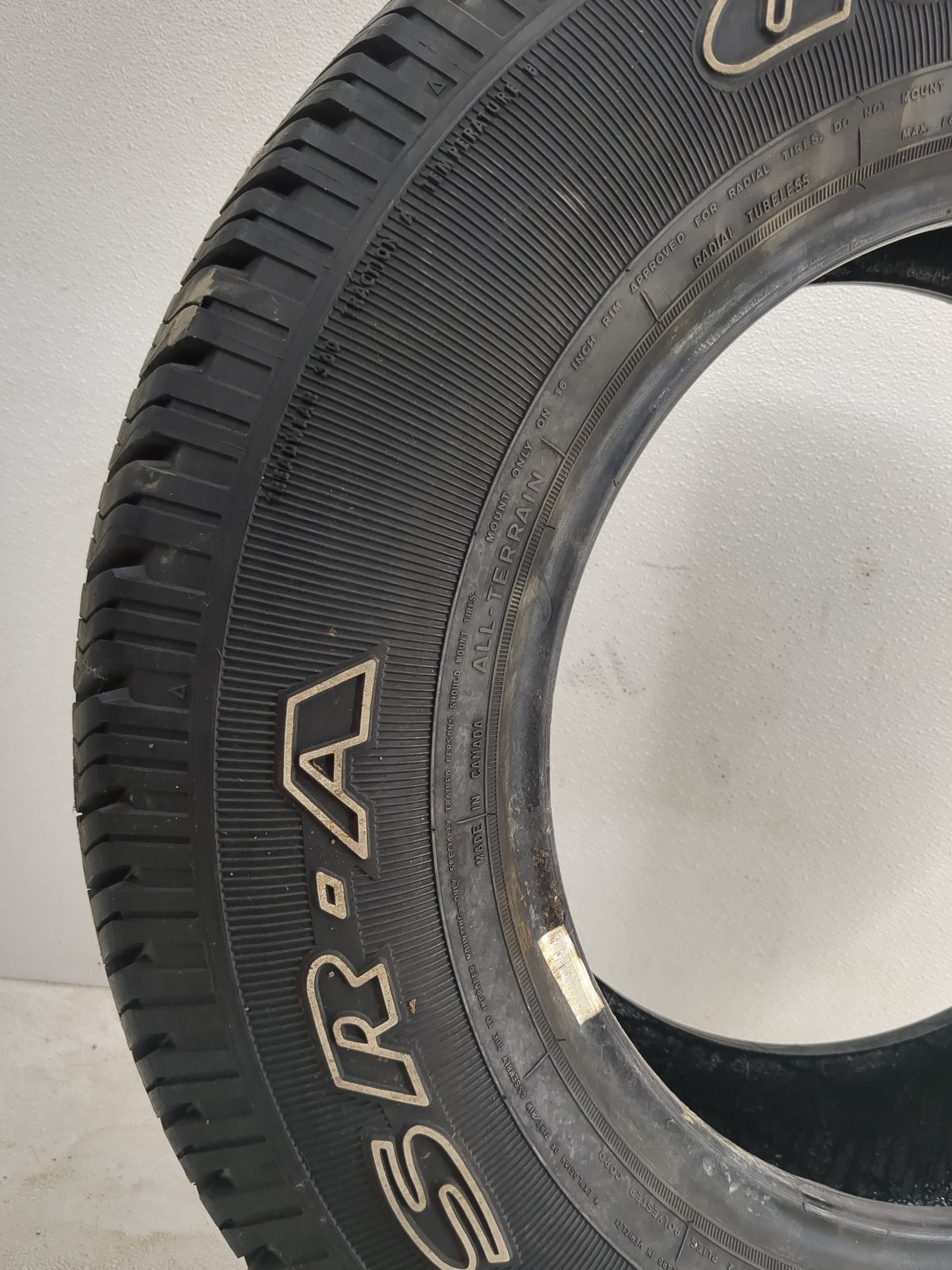 Used Tire P235/70R16 GOODYEAR WRANGLER SR-A 104S - Tread Depth 14.5/32 - Oemusedautoparts1.com