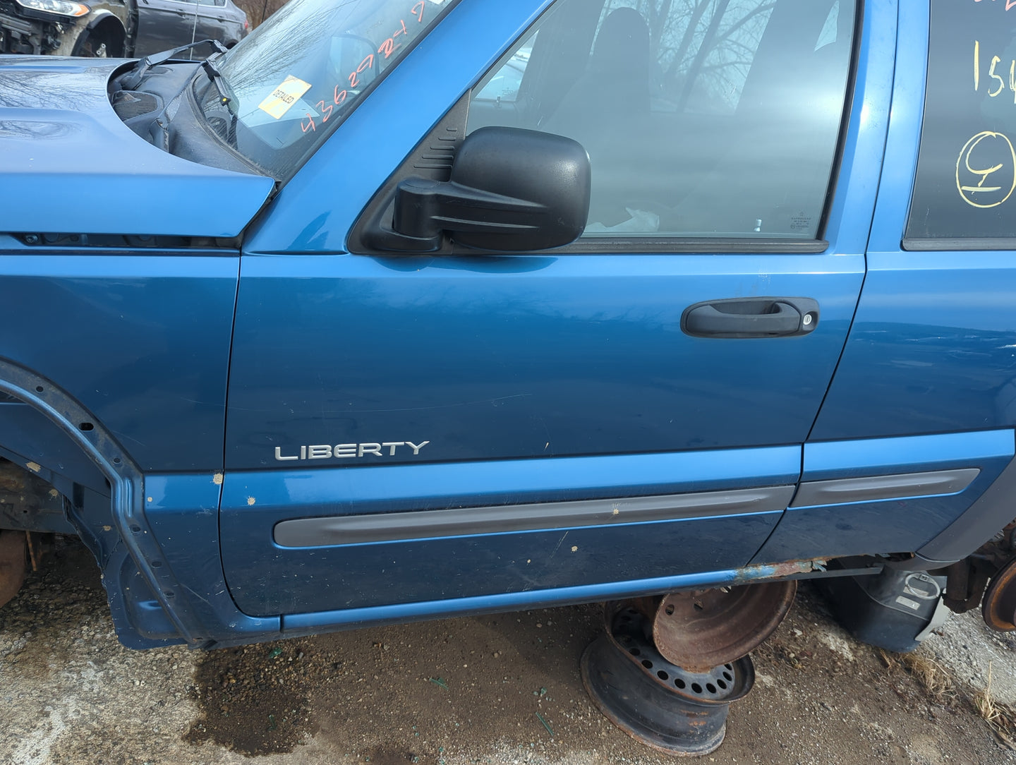 2002-2007 Jeep Liberty Driver Front Door Oem 1360377 - Oemusedautoparts1.com