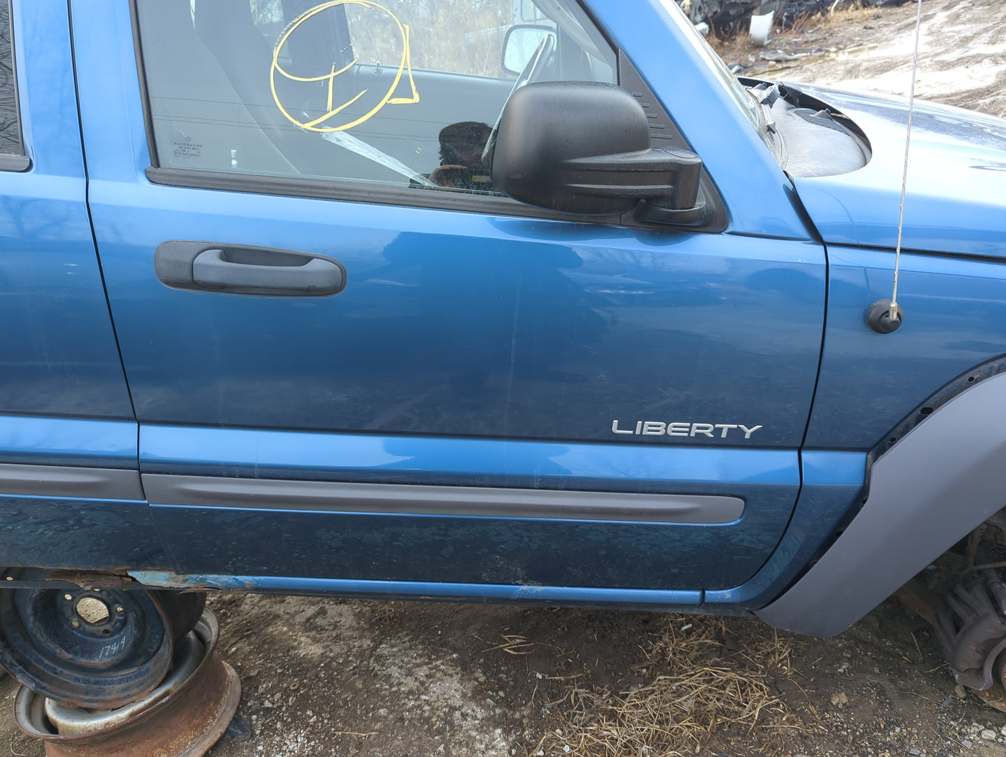 2002-2007 Jeep Liberty Passenger Front Door Oem - Oemusedautoparts1.com