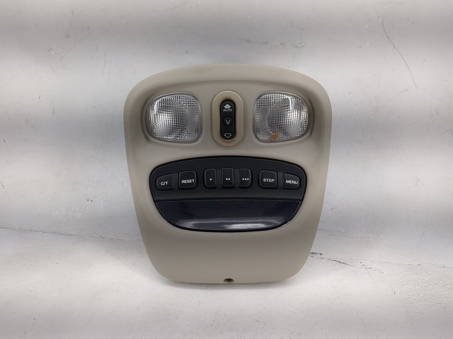 2004 Jeep Liberty Overhead Roof Console 1482429 - Oemusedautoparts1.com