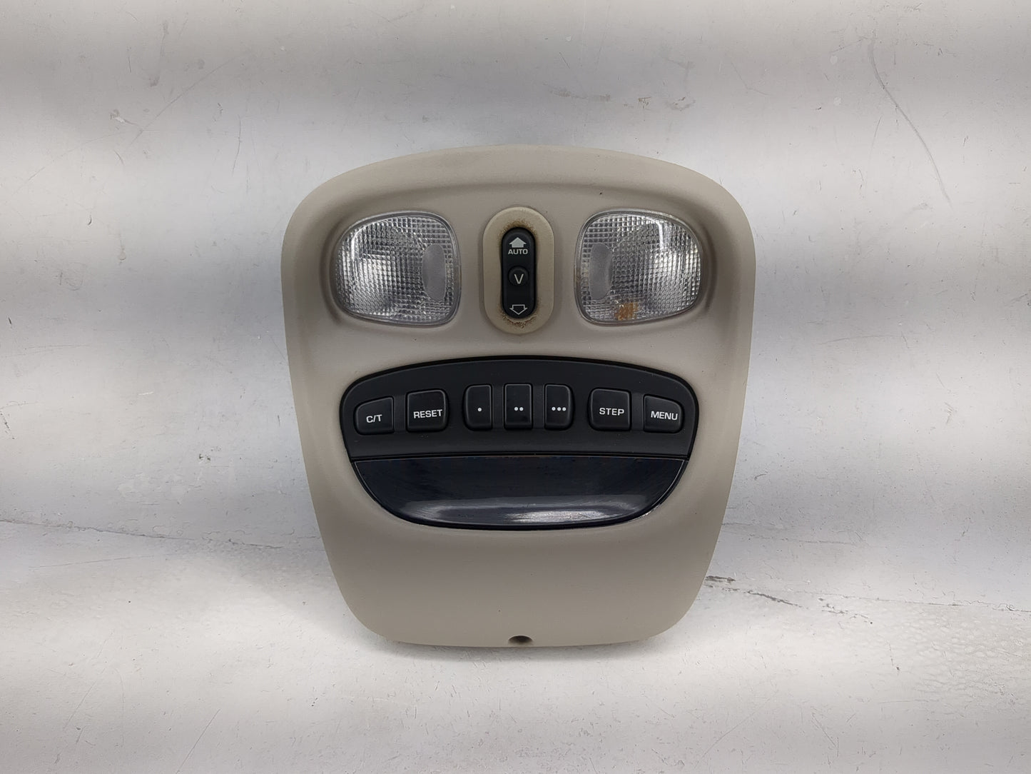 2004 Jeep Liberty Overhead Roof Console 1482429 - Oemusedautoparts1.com