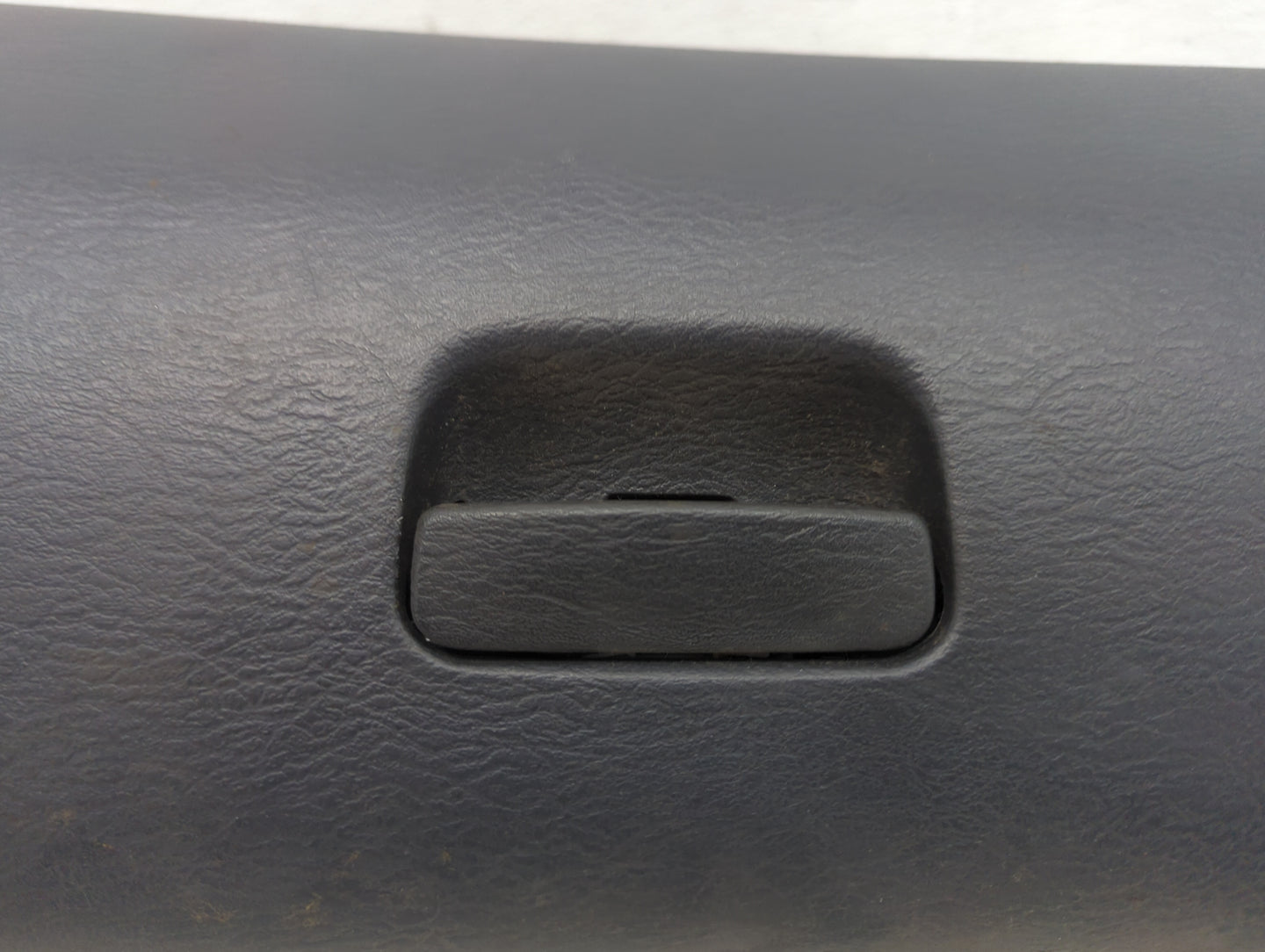 2004 Jeep Liberty Passenger Glove Box Door Storage Compartment 1482649 - Oemusedautoparts1.com