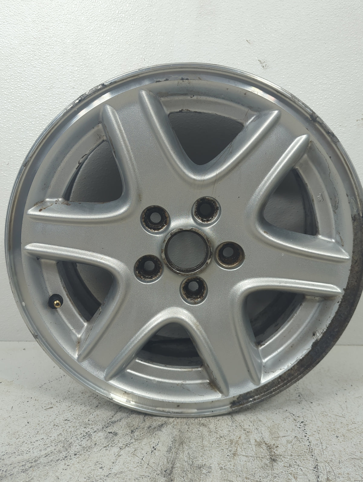 2004 Jeep Liberty Oem Wheel Rim 5042413 - Oemusedautoparts1.com