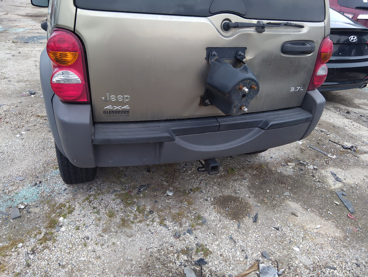 2002-2007 Jeep Liberty Rear Bumper Assembly Oem 5042430 - Oemusedautoparts1.com