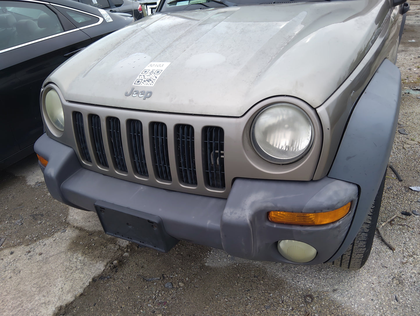 2002-2004 Jeep Liberty Front Grille Bumper Not Included 5042433 - Oemusedautoparts1.com