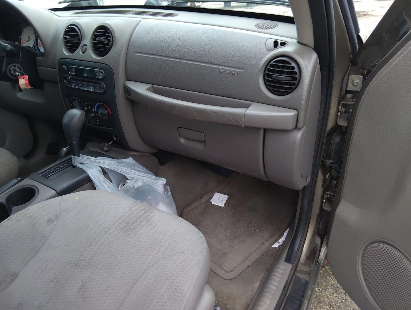2004 Jeep Liberty Passenger Glove Box Door Storage Compartment 5042437 - Oemusedautoparts1.com