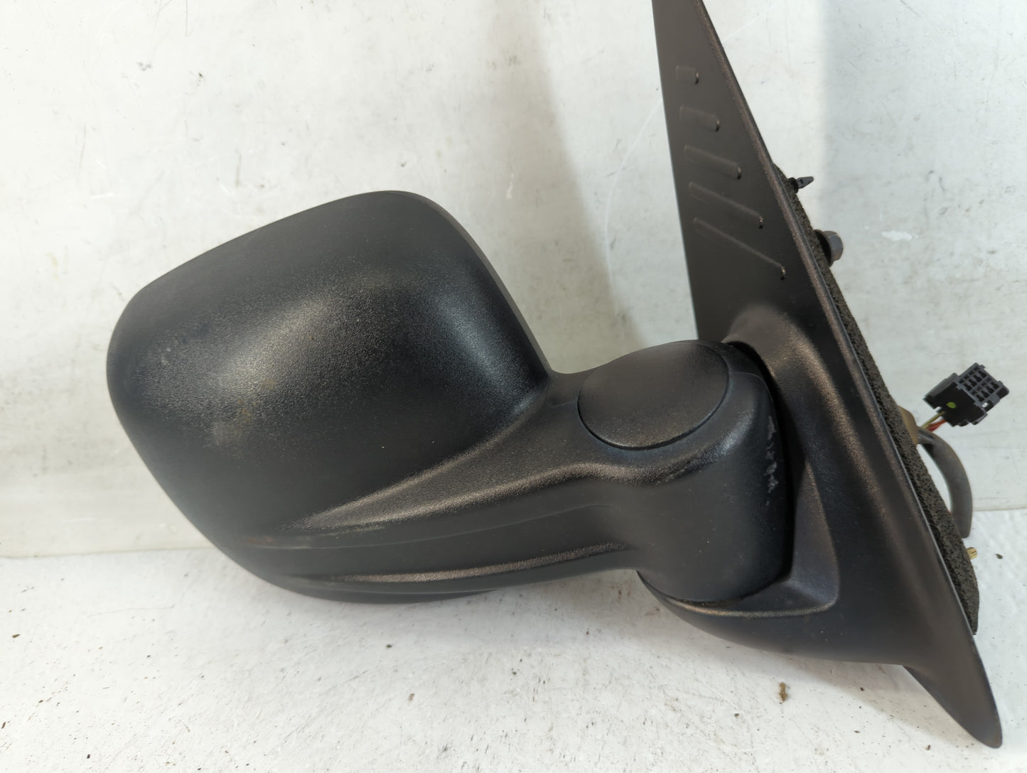 2002-2007 Jeep Liberty Passenger Right Side View Manual Door Mirror Black - Oemusedautoparts1.com