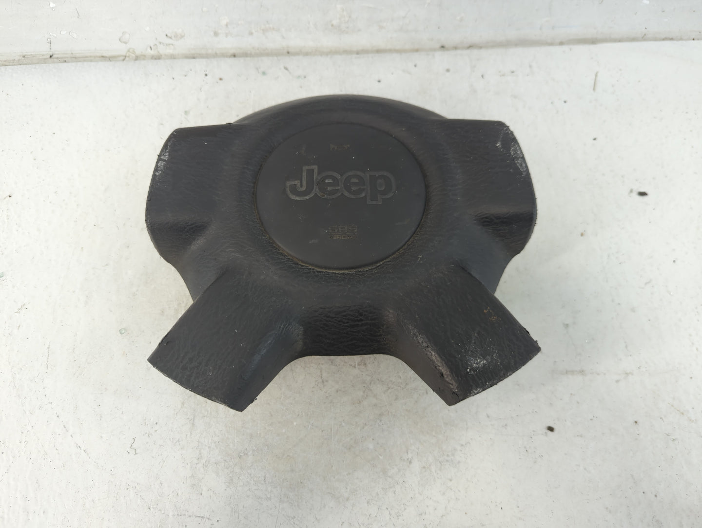2004 Jeep Liberty Air Bag Driver Left Steering Wheel Mounted Fits OEM Used Auto Parts - Oemusedautoparts1.com