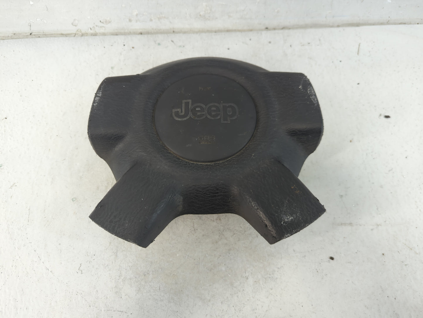 2004 Jeep Liberty Air Bag Driver Left Steering Wheel Mounted Fits OEM Used Auto Parts - Oemusedautoparts1.com