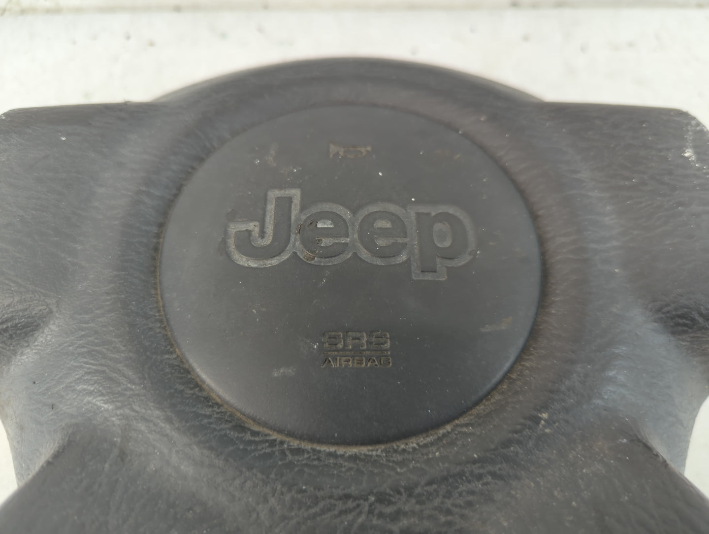 2004 Jeep Liberty Air Bag Driver Left Steering Wheel Mounted Fits OEM Used Auto Parts - Oemusedautoparts1.com