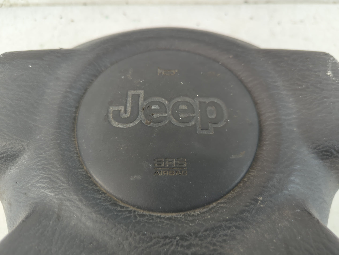 2004 Jeep Liberty Air Bag Driver Left Steering Wheel Mounted Fits OEM Used Auto Parts - Oemusedautoparts1.com