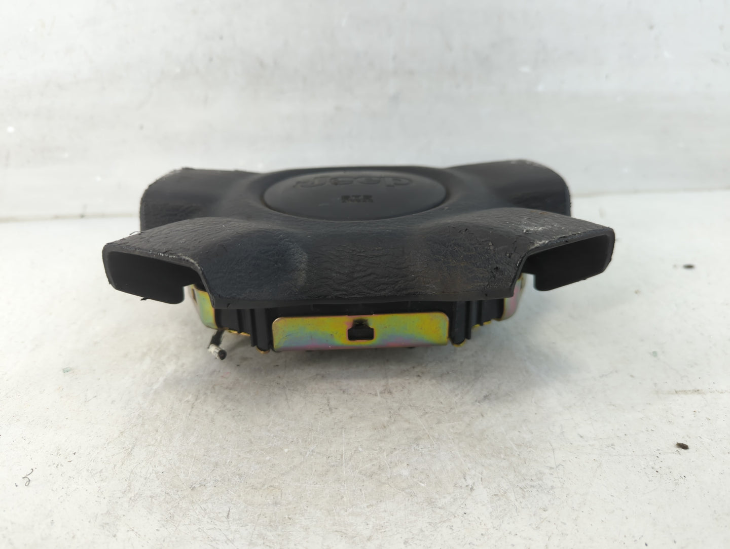 2004 Jeep Liberty Air Bag Driver Left Steering Wheel Mounted Fits OEM Used Auto Parts - Oemusedautoparts1.com