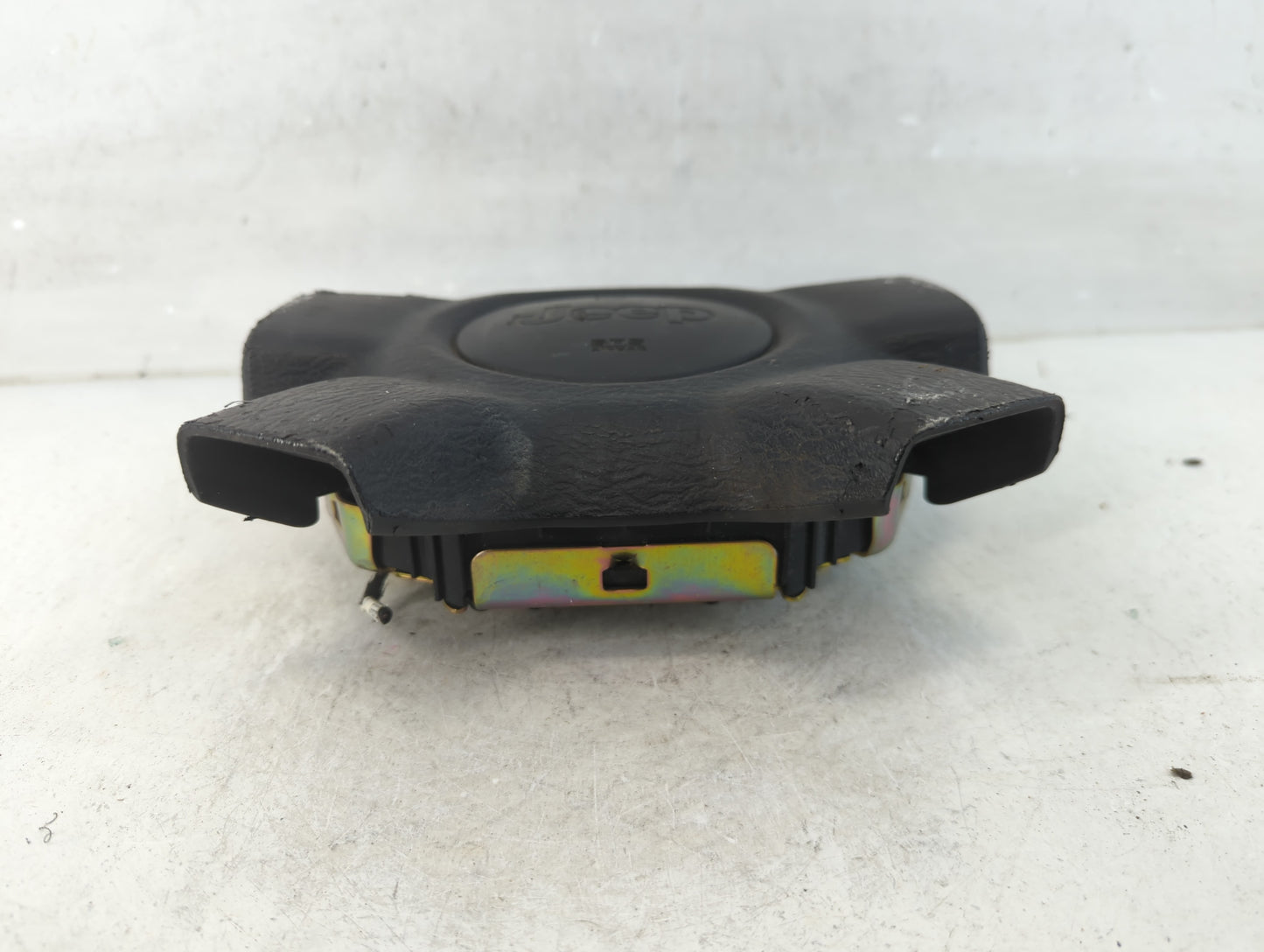 2004 Jeep Liberty Air Bag Driver Left Steering Wheel Mounted Fits OEM Used Auto Parts - Oemusedautoparts1.com