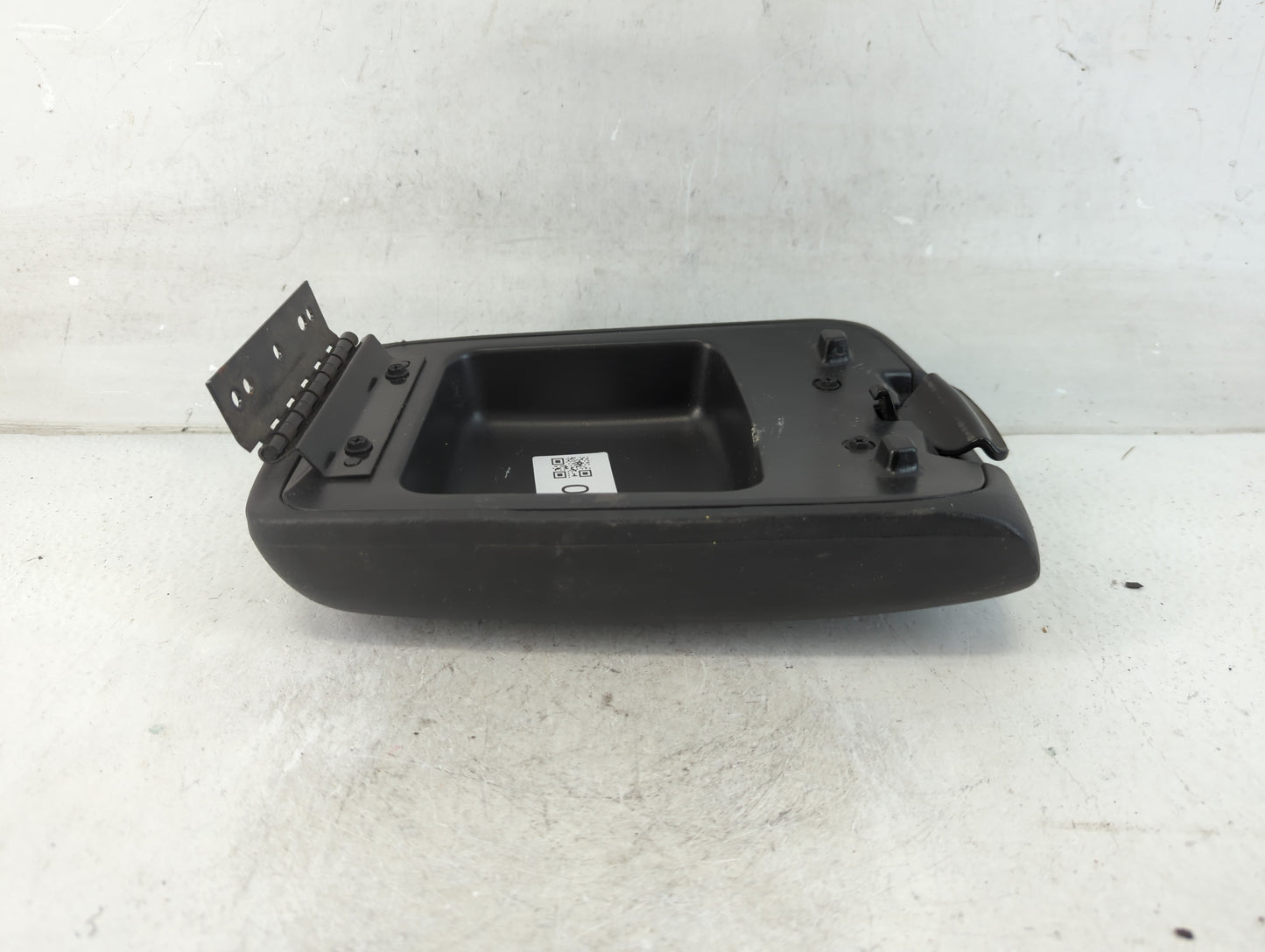 2002-2004 Jeep Liberty Center Console Armrest Cover Lid Fits Fits 2002 2003 2004 OEM Used Auto Parts - Oemusedautoparts1.com