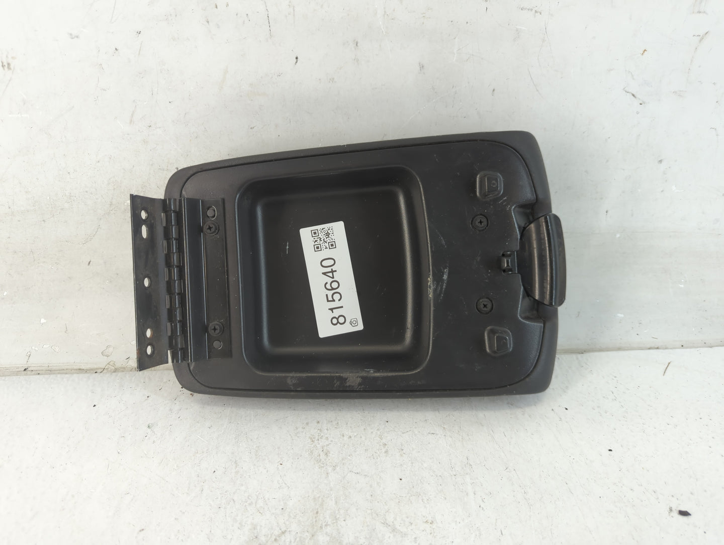 2002-2004 Jeep Liberty Center Console Armrest Cover Lid Fits Fits 2002 2003 2004 OEM Used Auto Parts - Oemusedautoparts1.com
