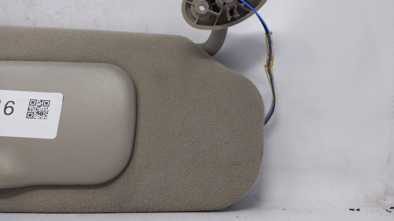 2004 Jeep Liberty Sun Visor Shade Replacement Passenger Right Mirror Fits OEM Used Auto Parts - Oemusedautoparts1.com