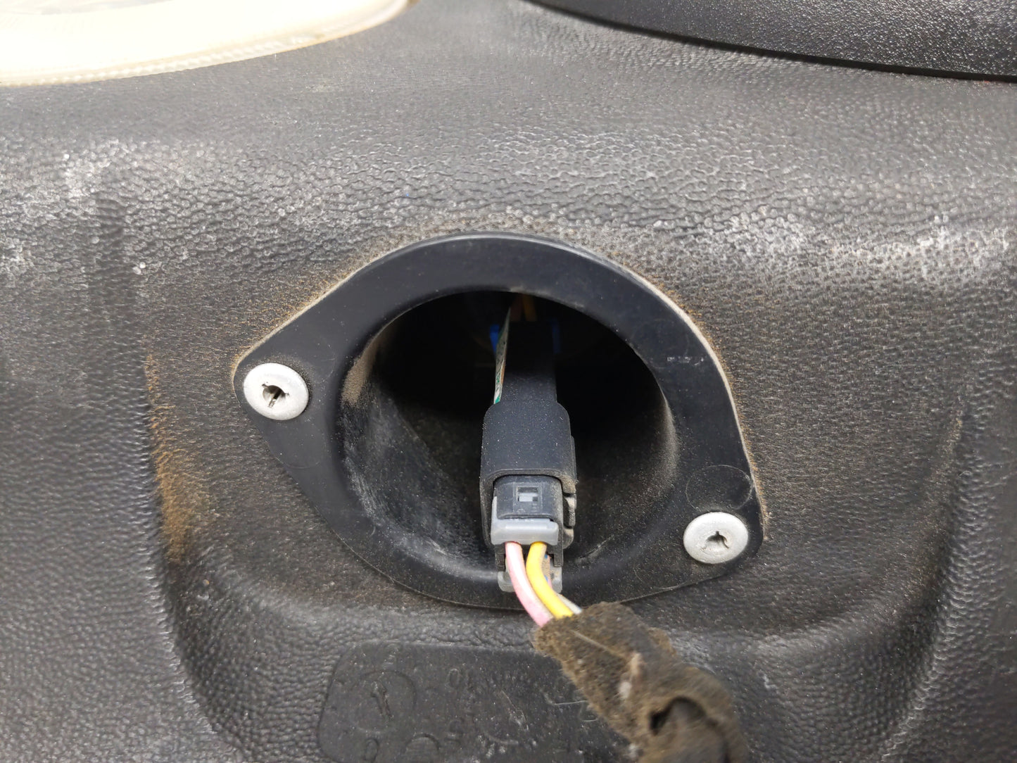 2004 Jeep Wrangler Radio AM FM Cd Player Receiver Replacement P/N:5HG66TRM AG 5HU98TRM AF Fits OEM Used Auto Parts - Oemused