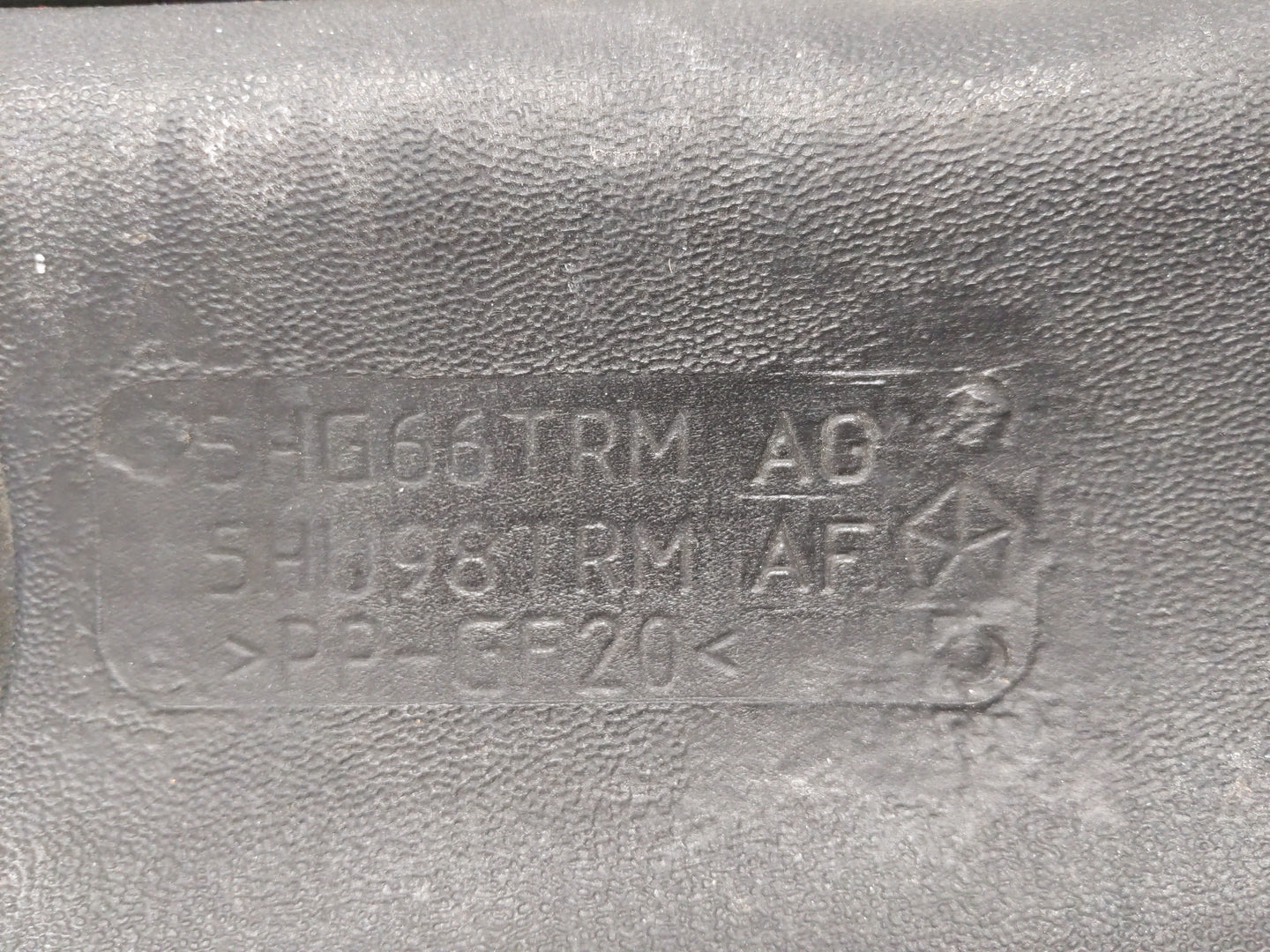 2004 Jeep Wrangler Radio AM FM Cd Player Receiver Replacement P/N:5HG66TRM AG 5HU98TRM AF Fits OEM Used Auto Parts - Oemused