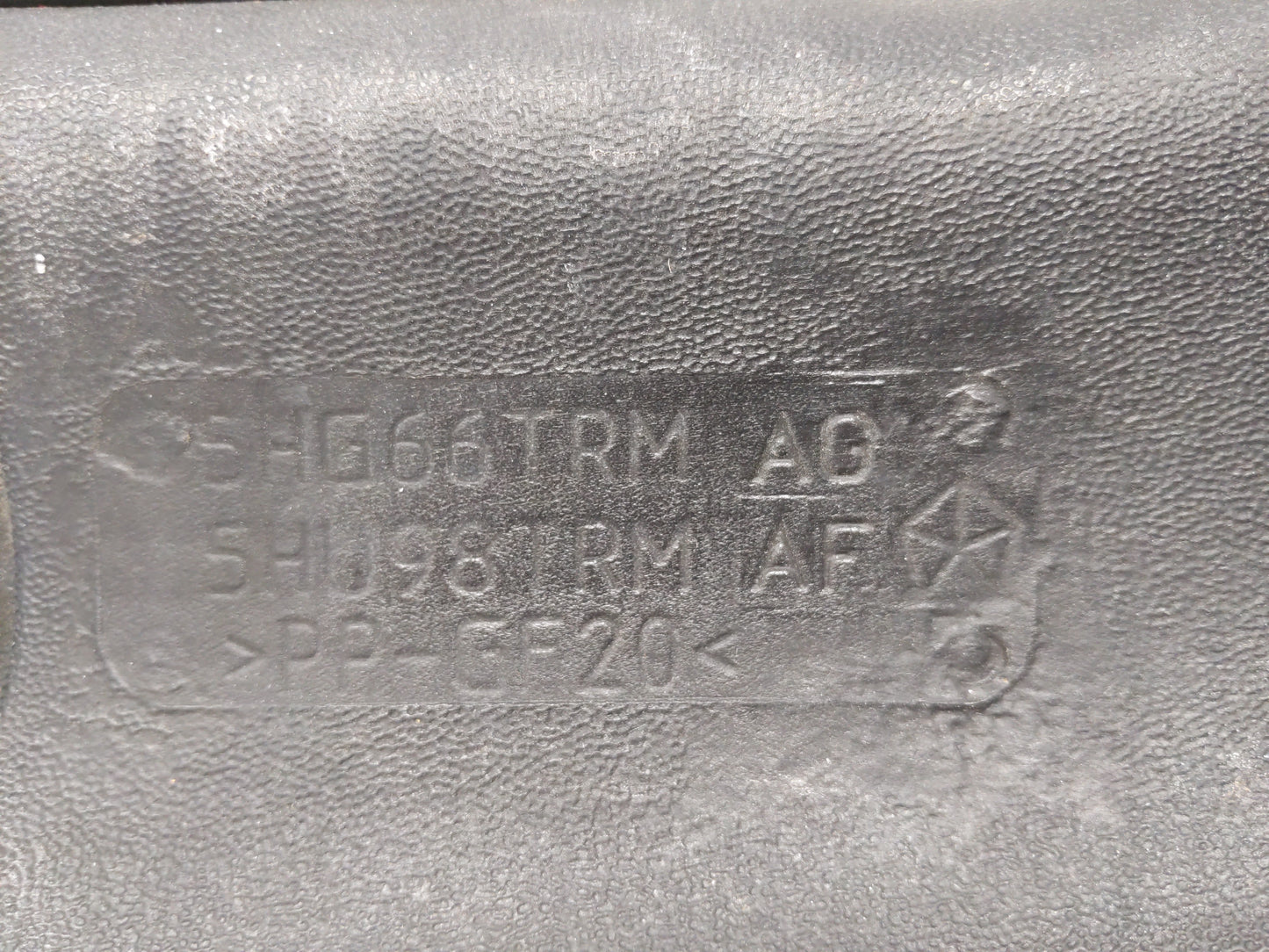 2004 Jeep Wrangler Radio AM FM Cd Player Receiver Replacement P/N:5HG66TRM AG 5HU98TRM AF Fits OEM Used Auto Parts - Oemused
