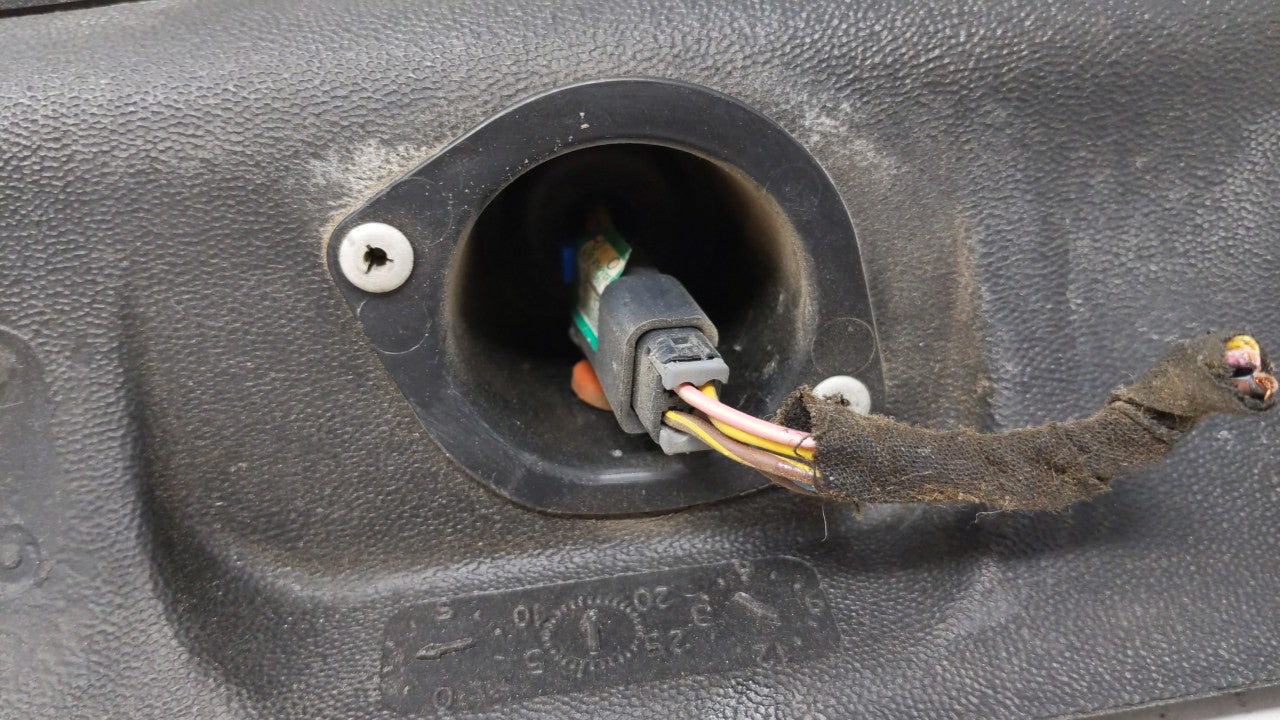 2004 Jeep Wrangler Radio AM FM Cd Player Receiver Replacement P/N:5HG67TRM AG 5HU99TRM AF Fits OEM Used Auto Parts - Oemused