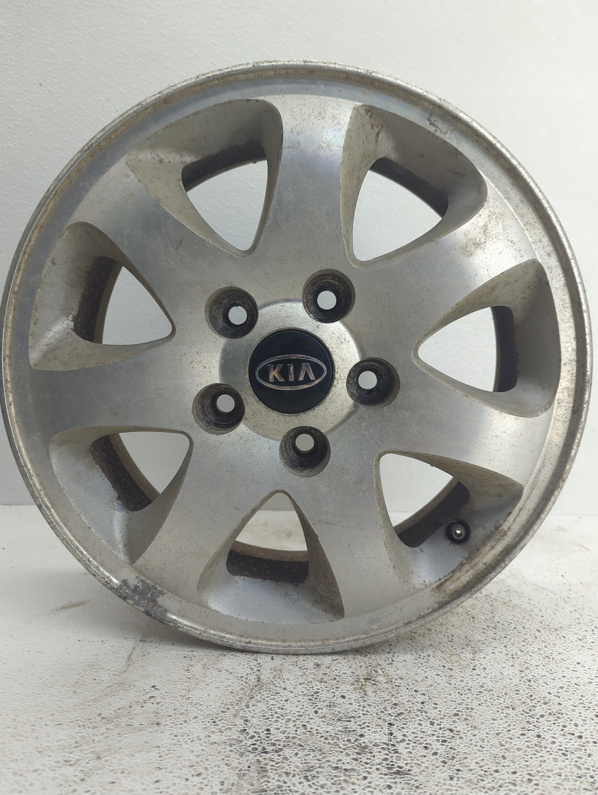 2004-2005 Kia Sedona Oem Wheel Rim 1092325 - Oemusedautoparts1.com