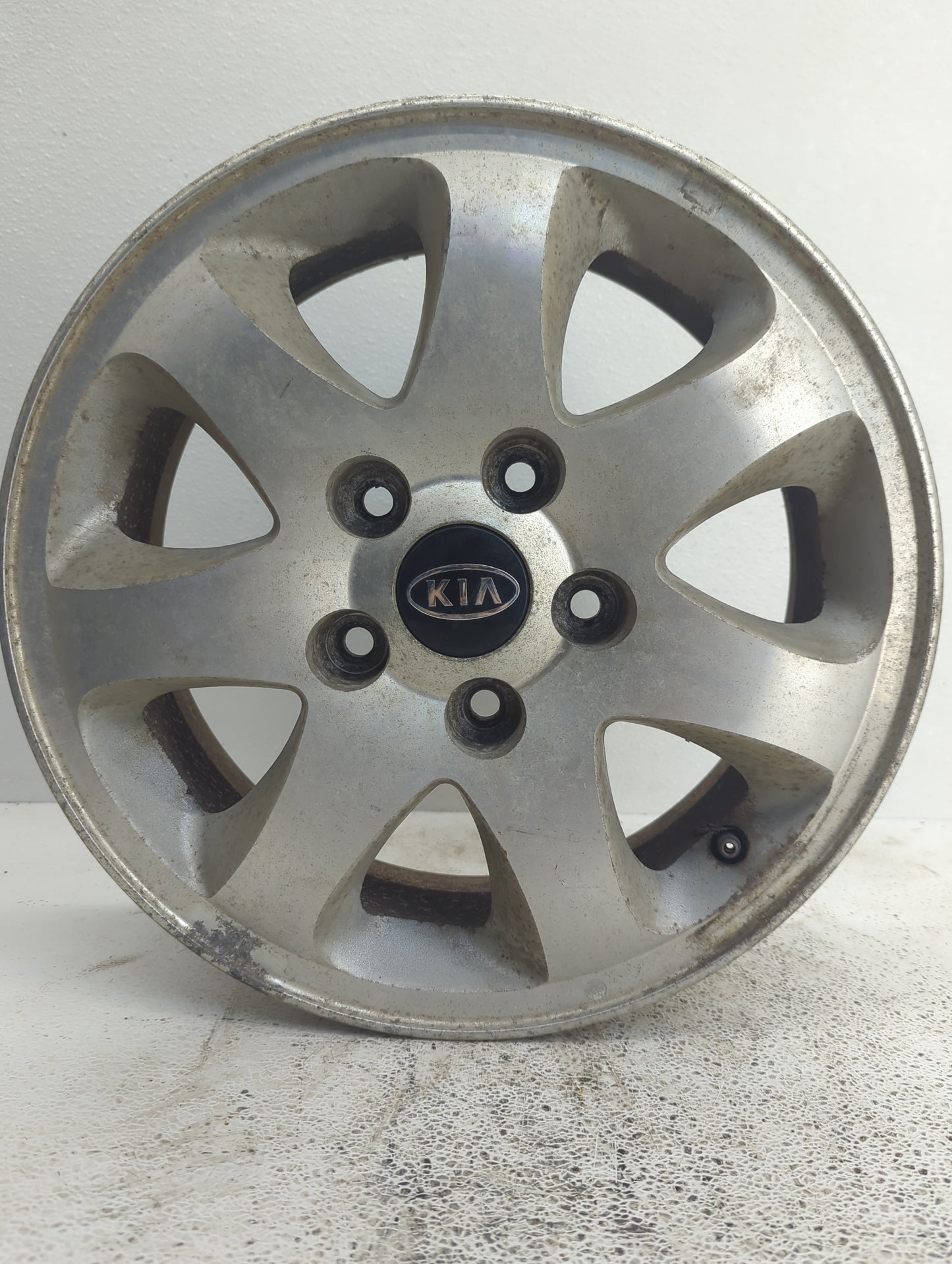 2004-2005 Kia Sedona Oem Wheel Rim 1092325 - Oemusedautoparts1.com