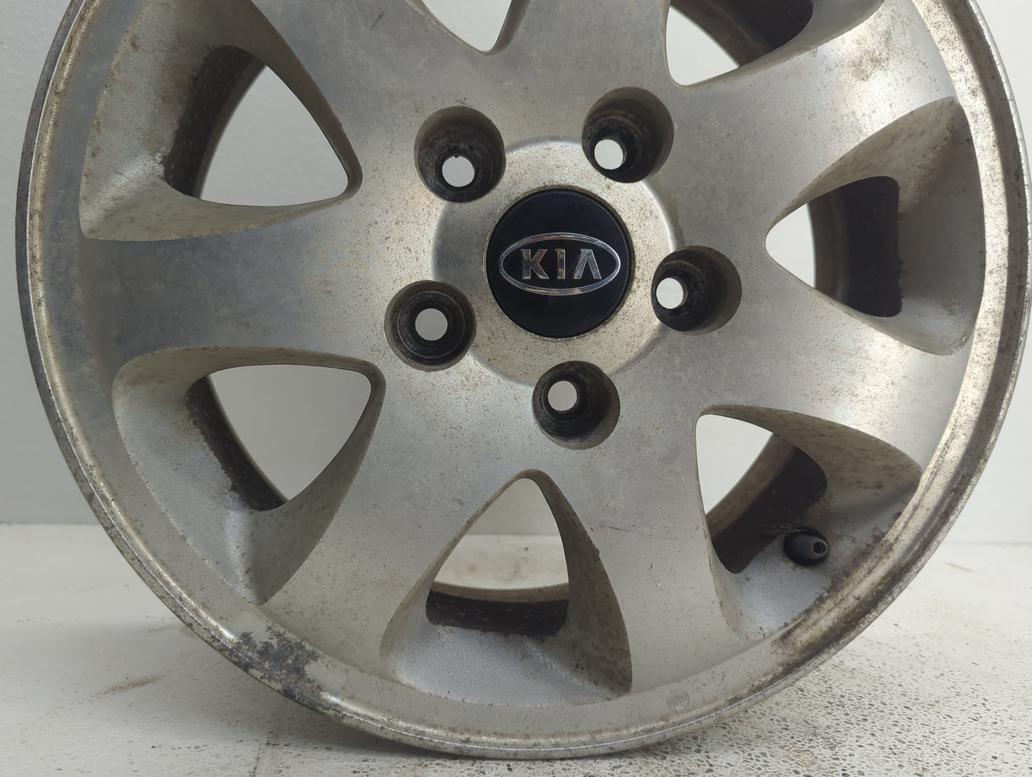 2004-2005 Kia Sedona Oem Wheel Rim 1092325 - Oemusedautoparts1.com