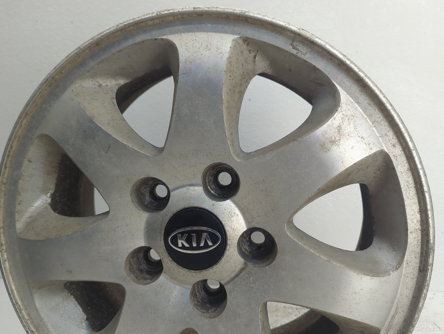 2004-2005 Kia Sedona Oem Wheel Rim 1092325 - Oemusedautoparts1.com