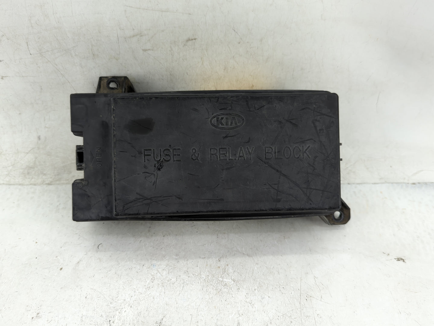 2002-2005 Kia Sedona Fusebox Fuse Box Panel Relay Module P/N:0K52Y-66-760 Fits Fits 2002 2003 2004 2005 OEM Used Auto Parts 