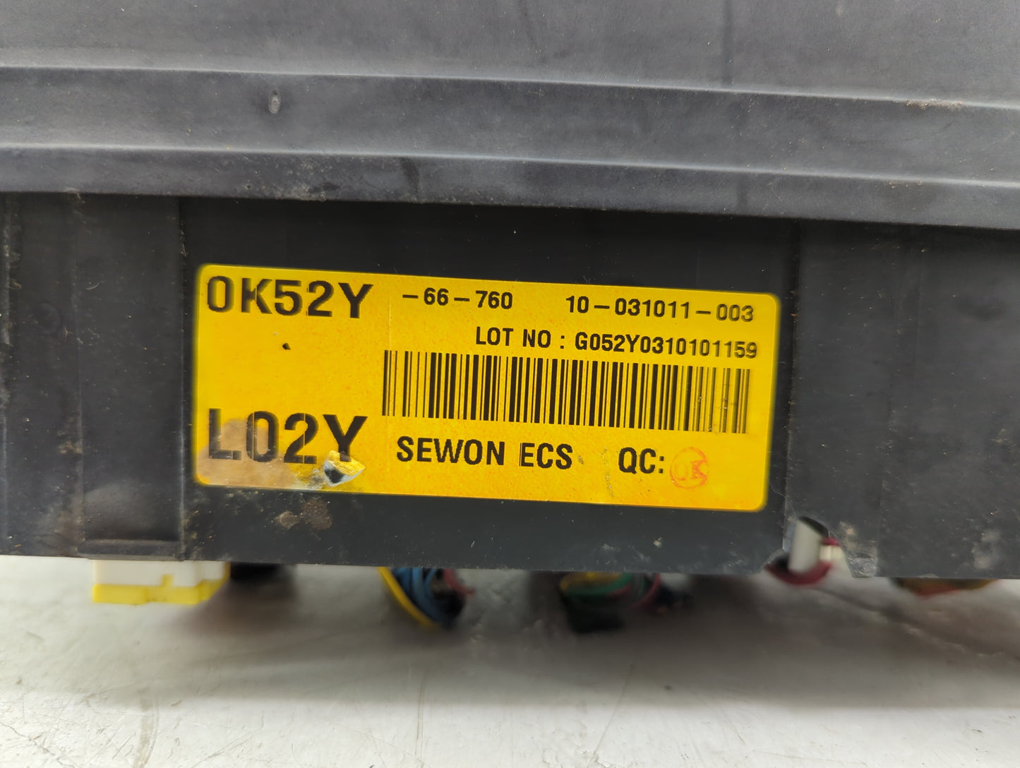 2002-2005 Kia Sedona Fusebox Fuse Box Panel Relay Module P/N:0K52Y-66-760 Fits Fits 2002 2003 2004 2005 OEM Used Auto Parts 