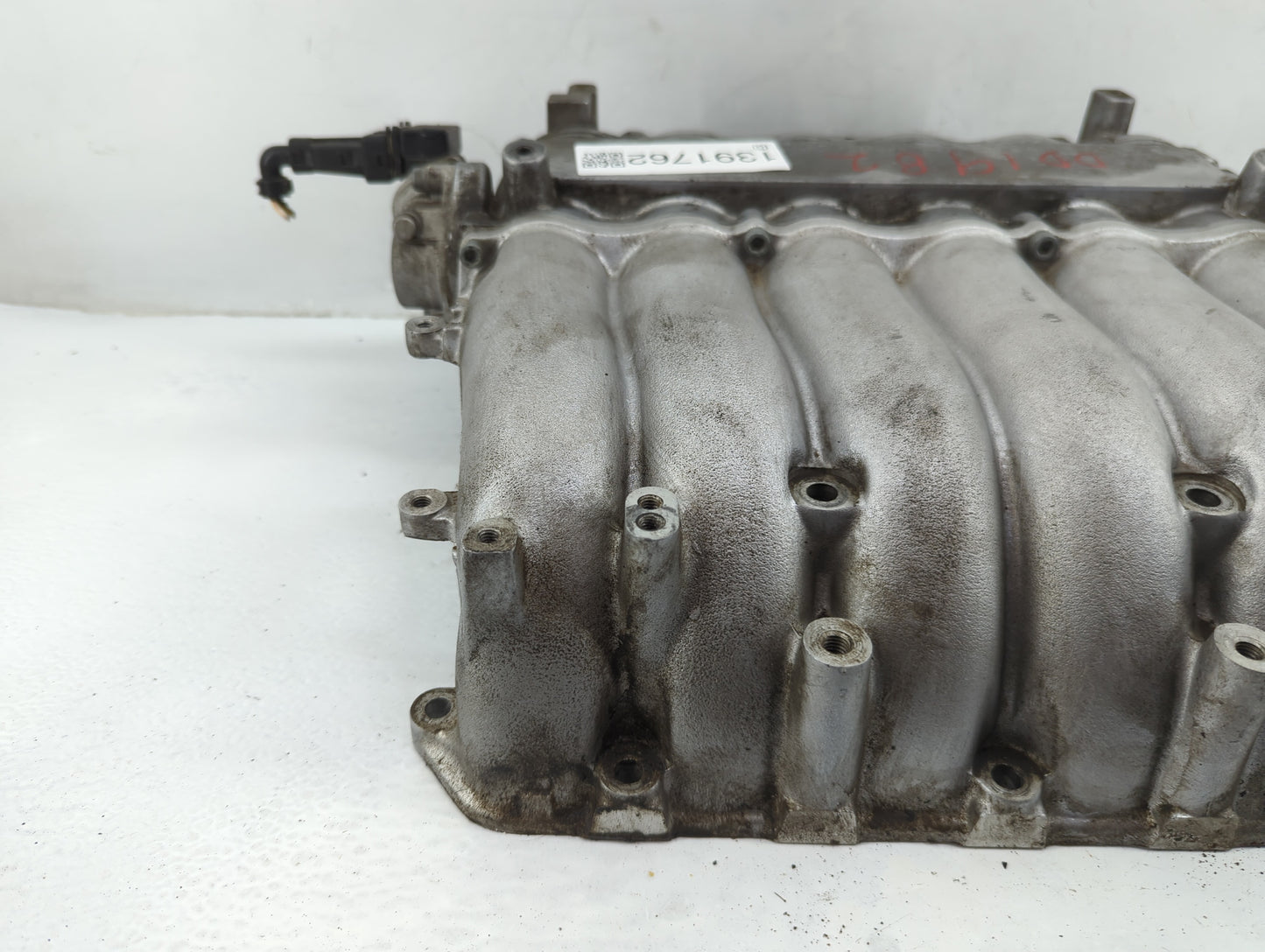 2002-2005 Kia Sedona Air Intake Manifold P/N:39600 Fits Fits 2002 2003 2004 2005 OEM Used Auto Parts - Oemusedautoparts1.com
