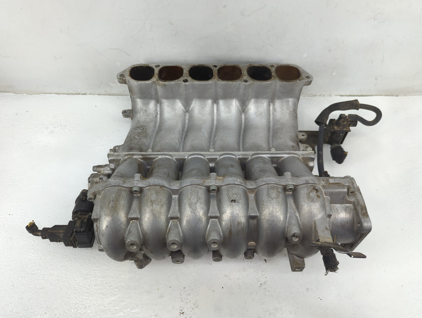 2002-2005 Kia Sedona Air Intake Manifold P/N:39600 Fits Fits 2002 2003 2004 2005 OEM Used Auto Parts - Oemusedautoparts1.com