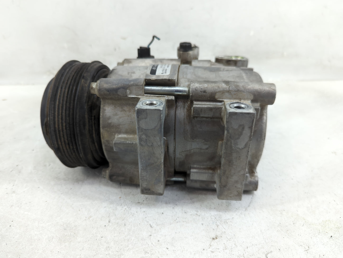 2002-2005 Kia Sedona Air Conditioning A/c Ac Compressor Oem - Oemusedautoparts1.com