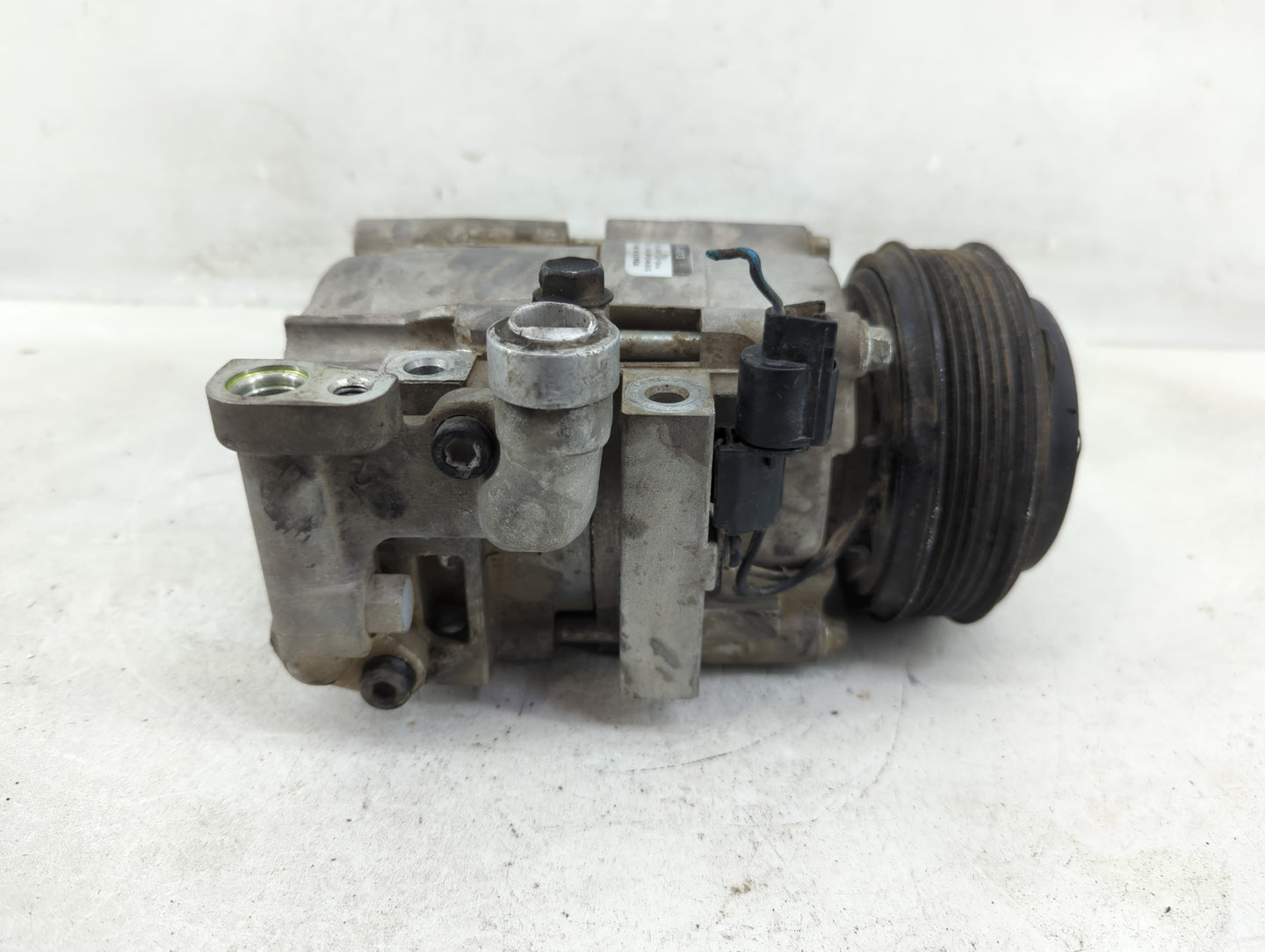 2002-2005 Kia Sedona Air Conditioning A/c Ac Compressor Oem - Oemusedautoparts1.com