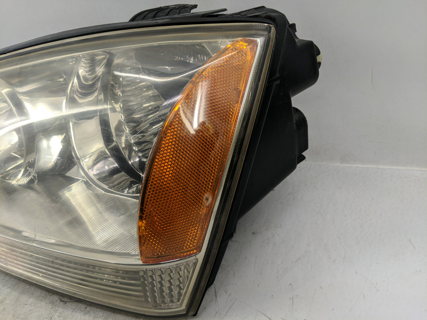 2003-2004 Kia Sorento Driver Left Oem Head Light Headlight Lamp - Oemusedautoparts1.com