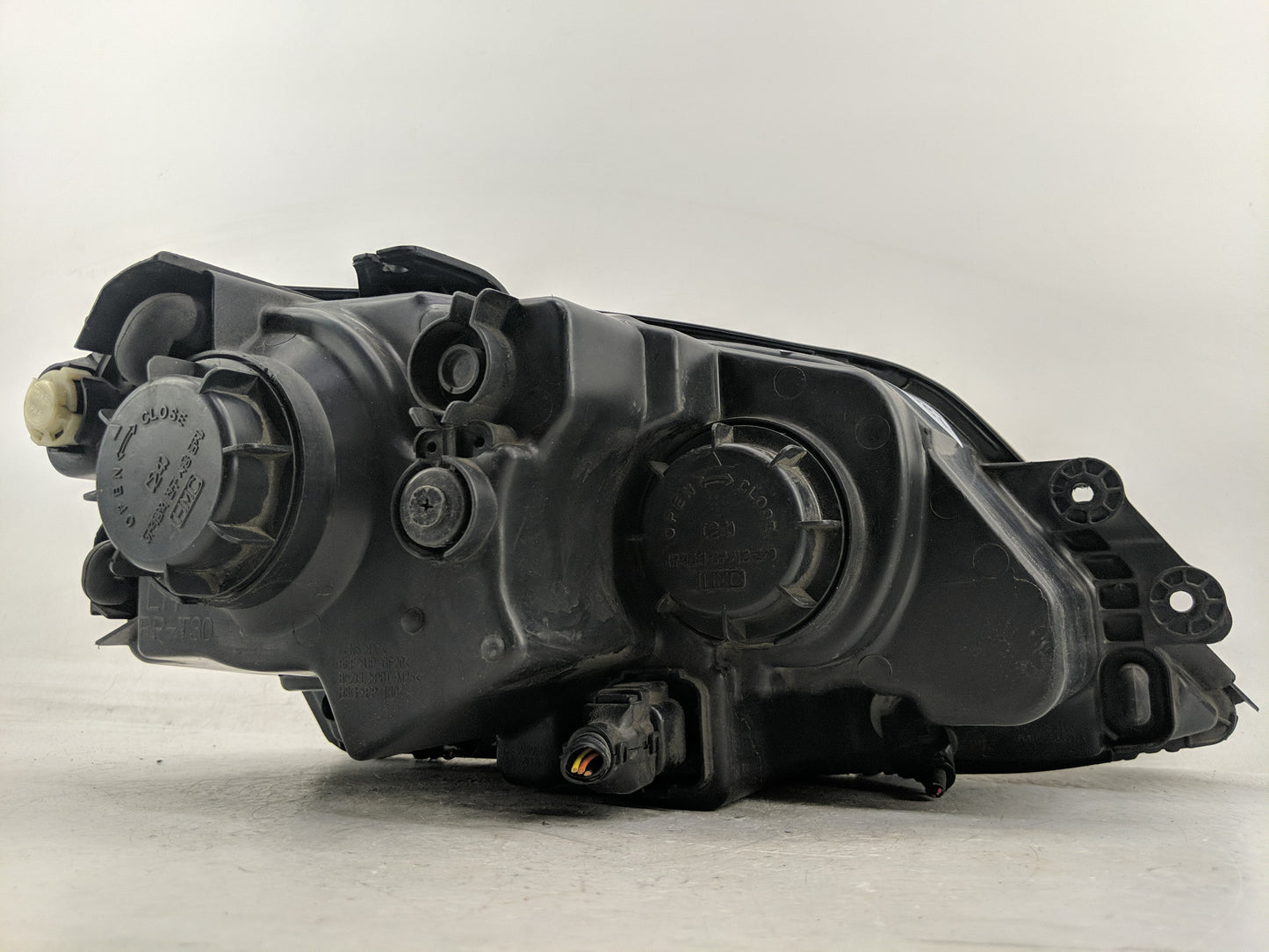 2003-2004 Kia Sorento Driver Left Oem Head Light Headlight Lamp - Oemusedautoparts1.com