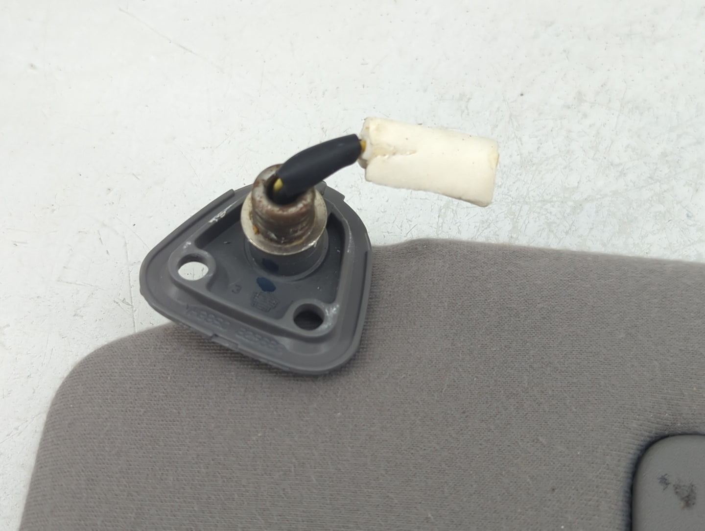2003-2004 Kia Sorento Sun Visor Shade Replacement Driver Left Mirror Fits Fits 2003 2004 OEM Used Auto Parts - Oemusedautopa