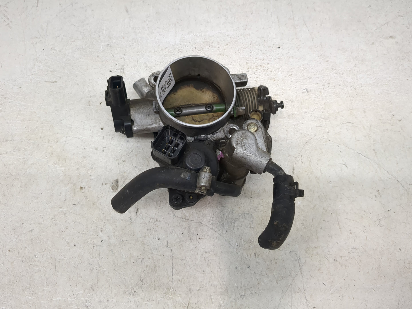 2003-2006 Kia Sorento Throttle Body P/N:9K204 0084 Fits Fits 2003 2004 2005 2006 OEM Used Auto Parts - Oemusedautoparts1.com