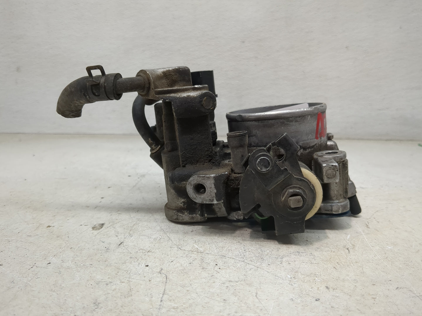 2003-2006 Kia Sorento Throttle Body P/N:9K204 0084 Fits Fits 2003 2004 2005 2006 OEM Used Auto Parts - Oemusedautoparts1.com