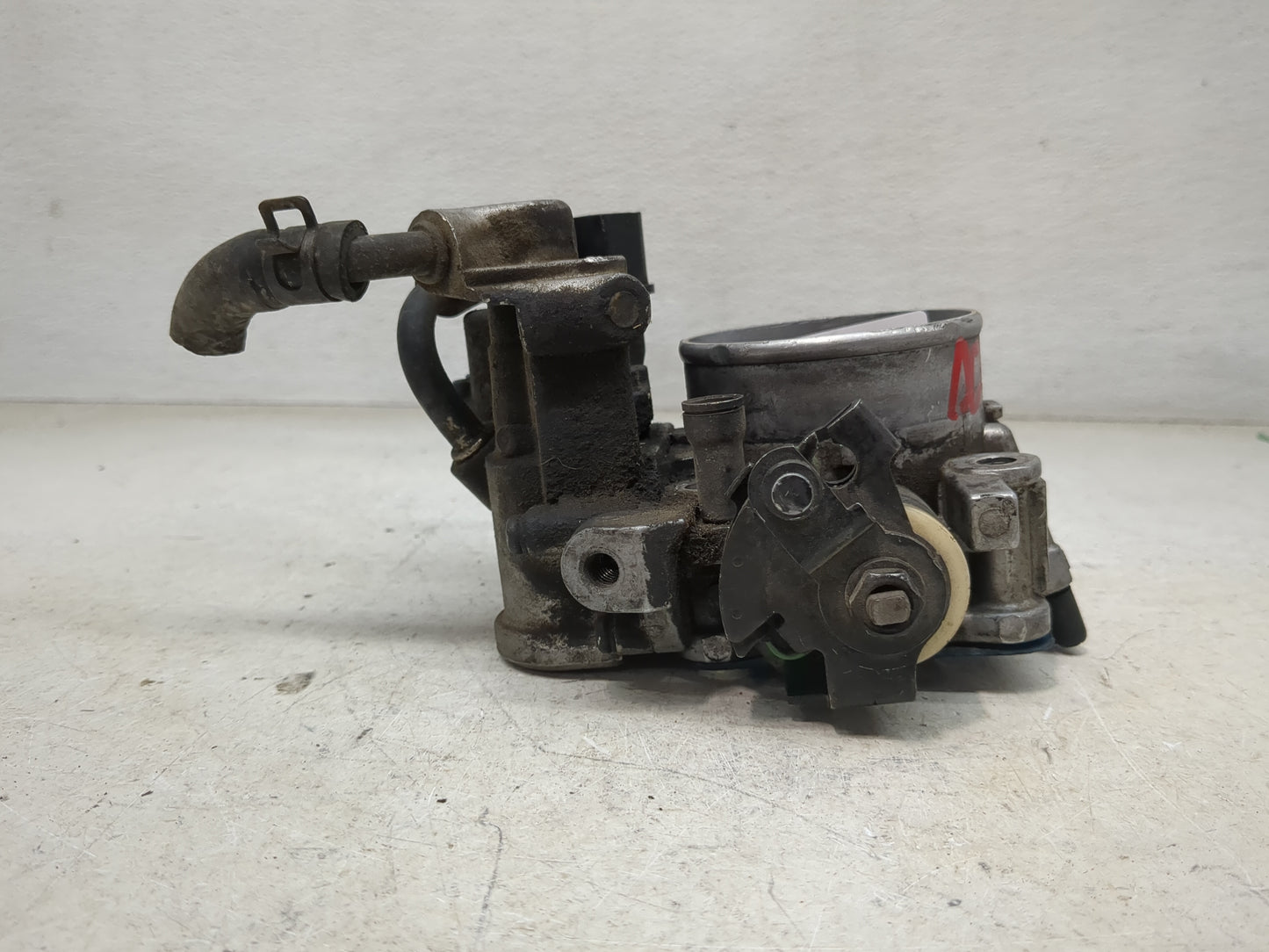 2003-2006 Kia Sorento Throttle Body P/N:9K204 0084 Fits Fits 2003 2004 2005 2006 OEM Used Auto Parts - Oemusedautoparts1.com