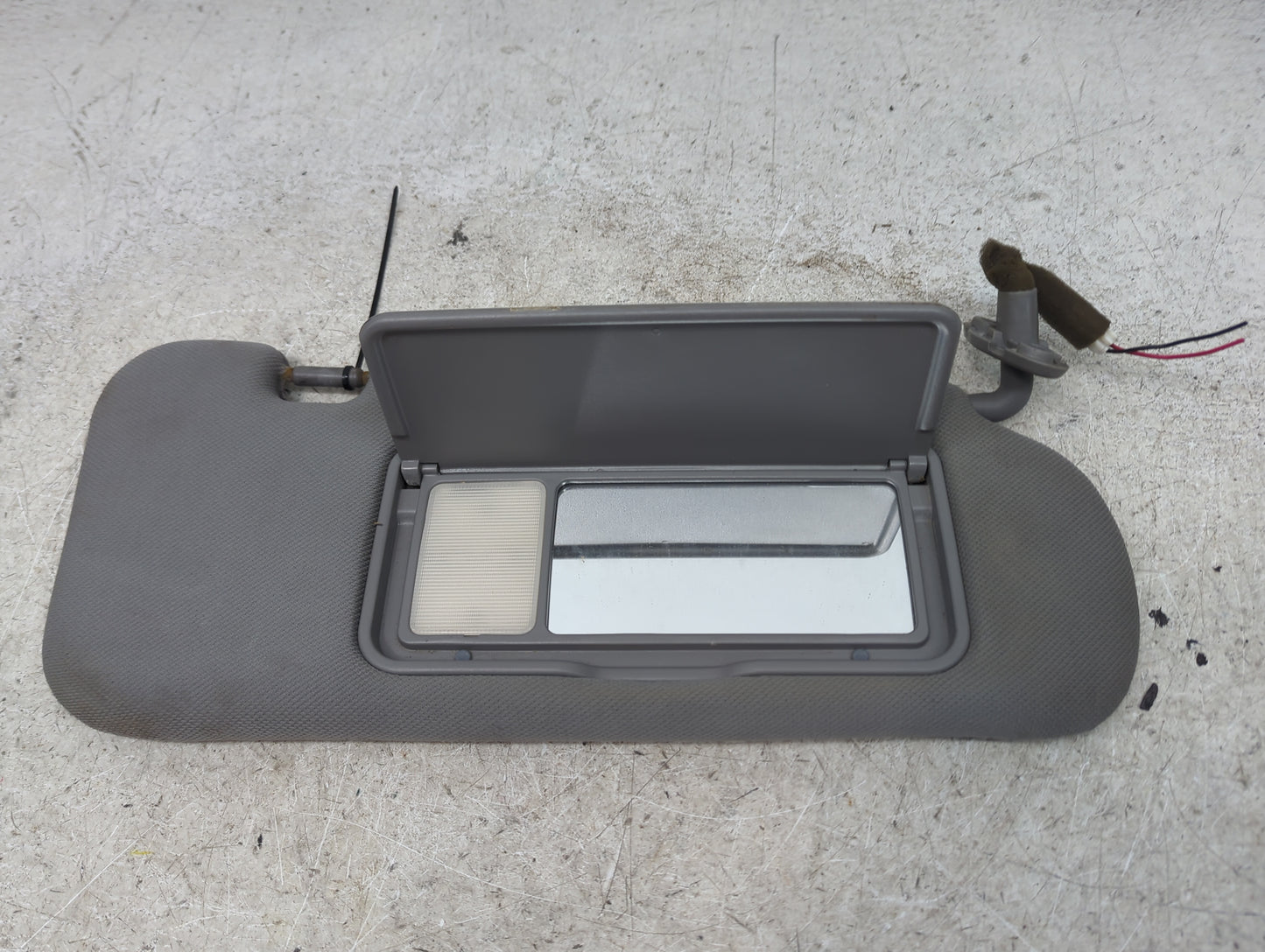 2003-2004 Kia Sorento Sun Visor Shade Replacement Passenger Right Mirror Fits Fits 2003 2004 OEM Used Auto Parts - Oemusedau